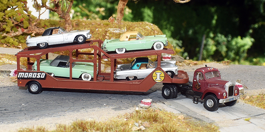 Cabine Mack de petite série, porte-voiture de Heljan