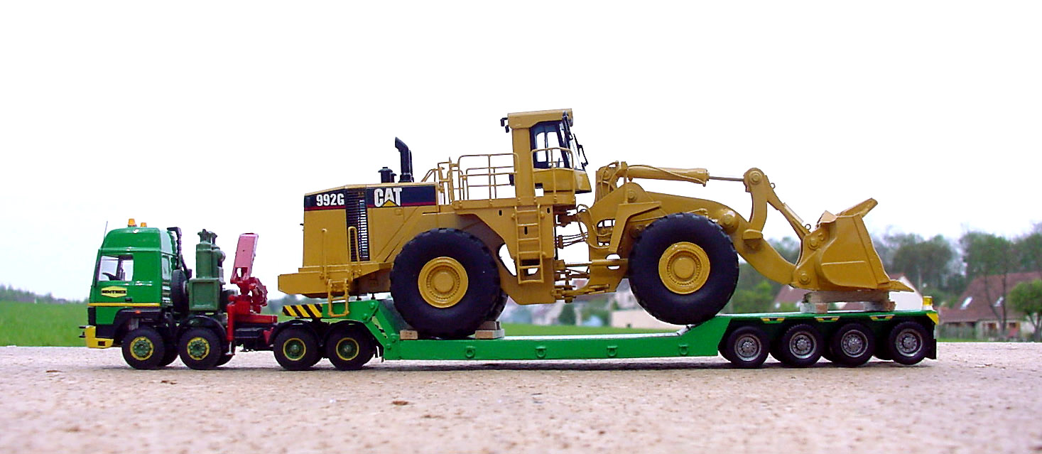 C  SIMTREX  R390 8x4 avec CAT 992G  e.jpg