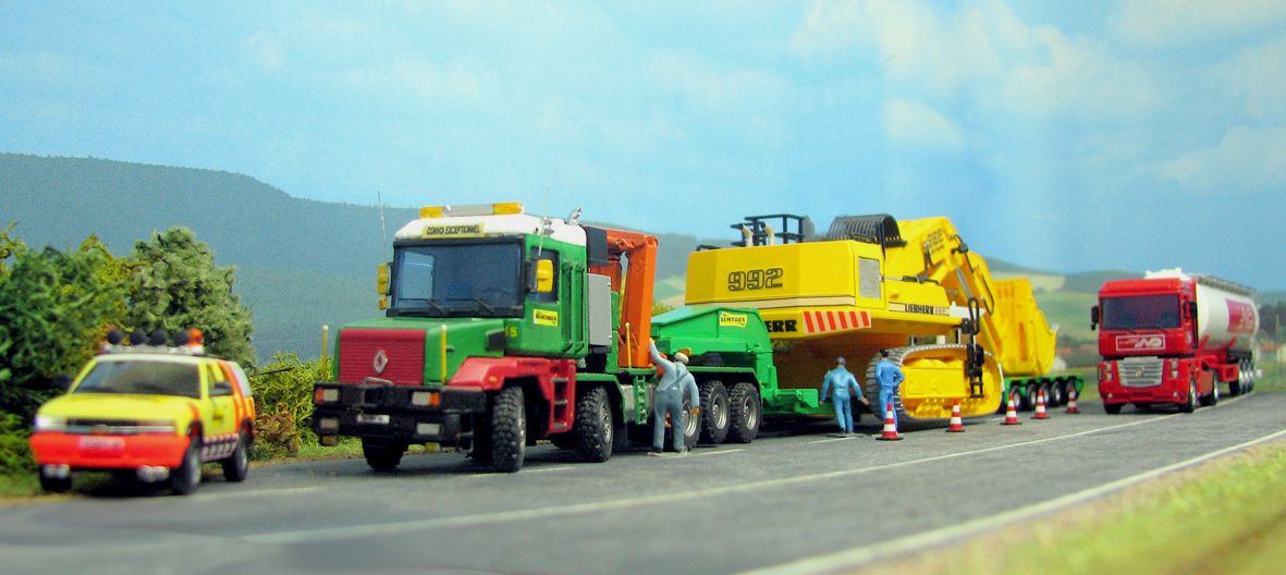 Tracteur/pousseur SIMTREX en plein travail