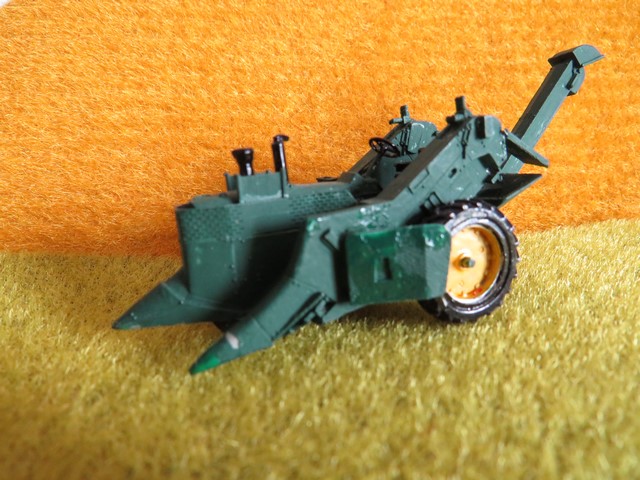 John Deere 4020 Corn picker.JPG