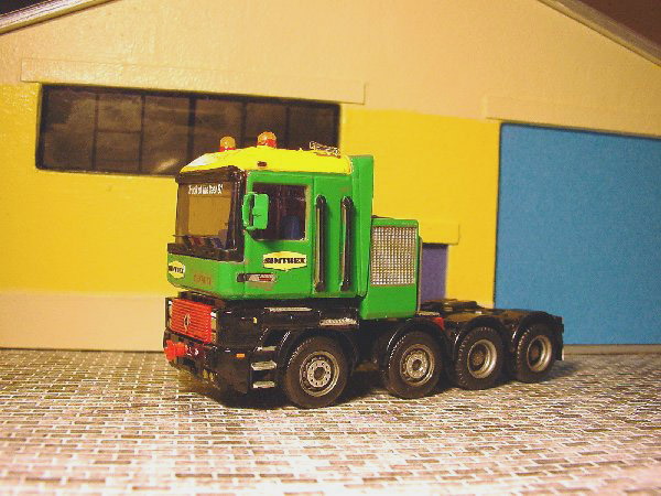 5- Renault AE 8x4 .jpg