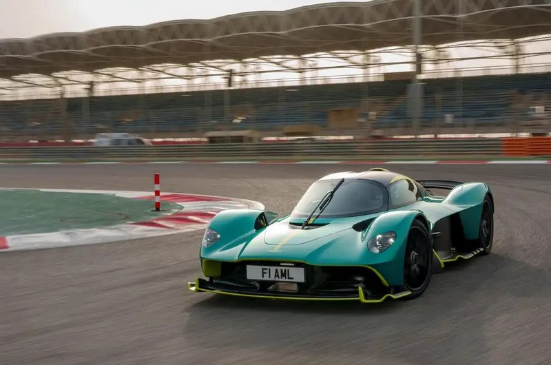 aston-martin-valkyrie-2023-19.jpg