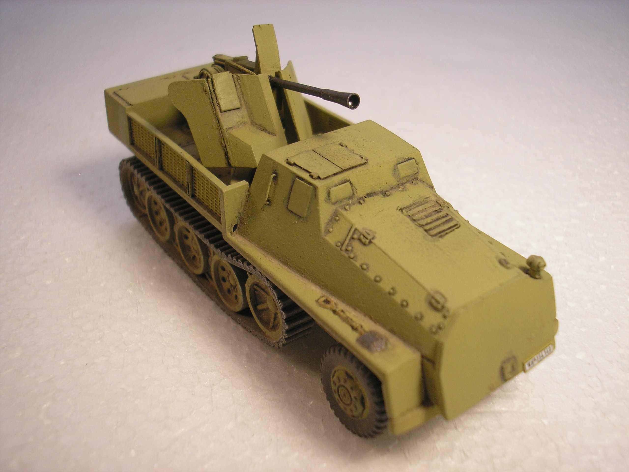 ROCO Heavy Armored tractor with 3.7cm PaK 43 AA gun