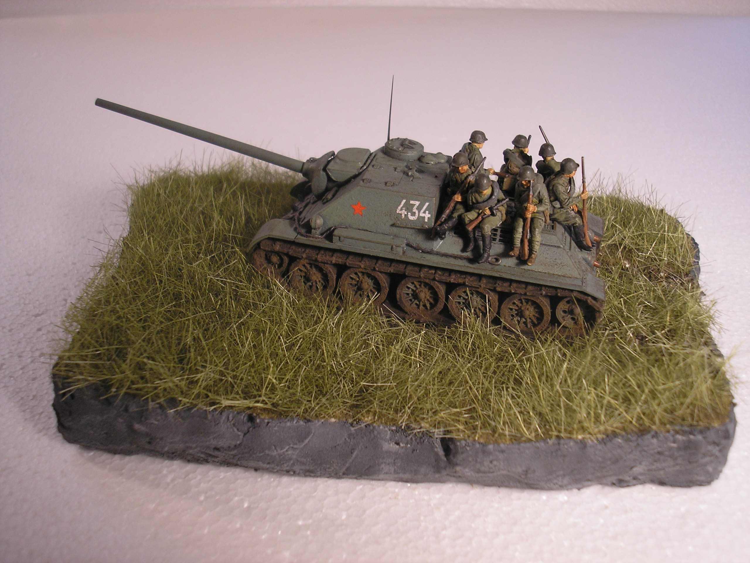 SU-100 giving the "Boys" a lift!