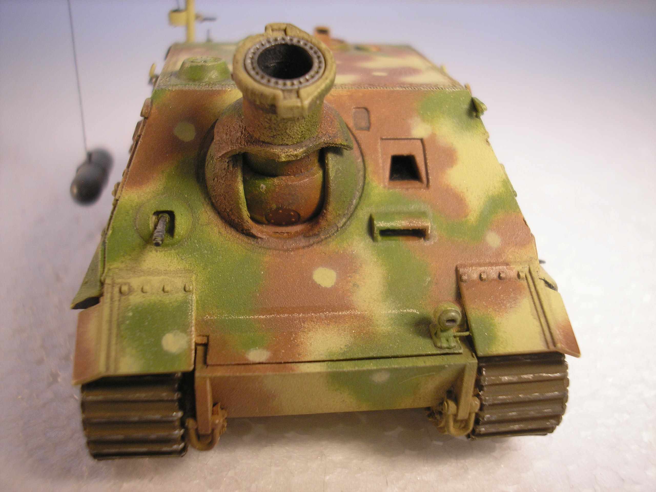 Cast armor was achieved with Mr. Surfacer paints