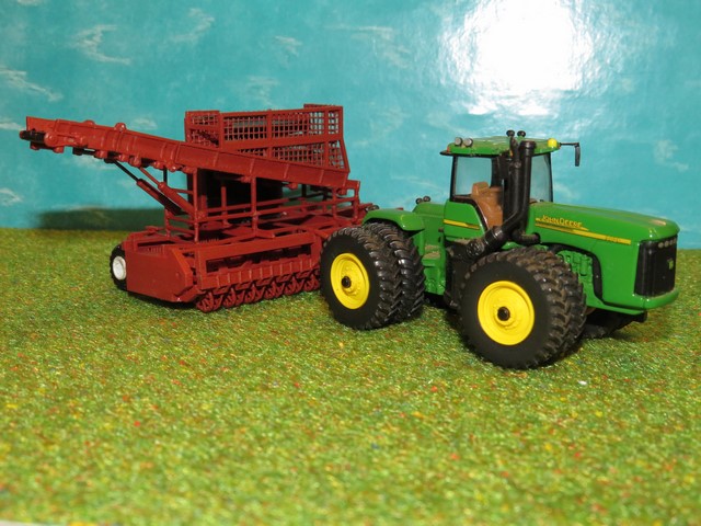 John Deere et arracheuse de betteraves Parma .JPG