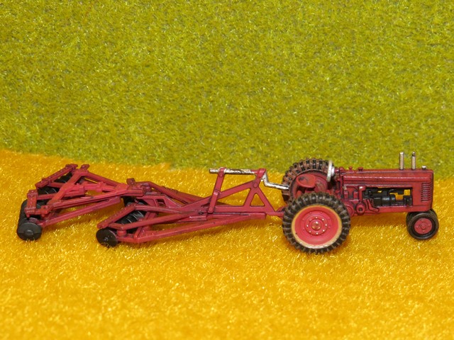 McCormick Deering et déchaumeur Deering.JPG