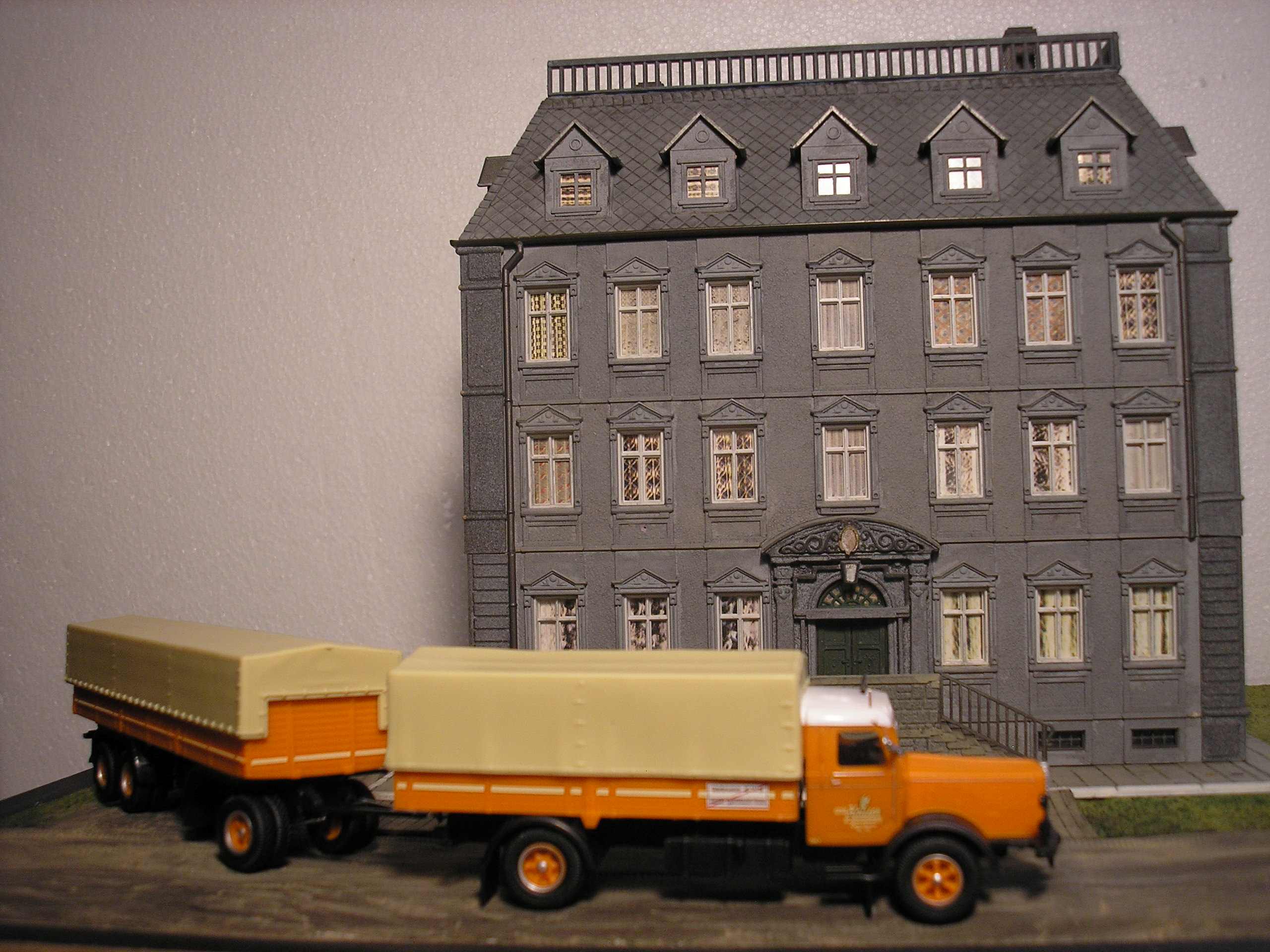 HERPA Bussing 8000
