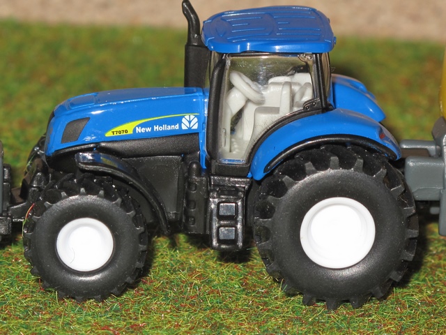 Ford New Holland 7070.JPG