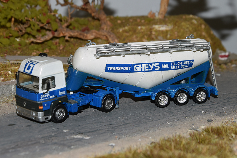 Transformation avec un tracteur Herpa et un silo sur la base d'un modèle de promotion