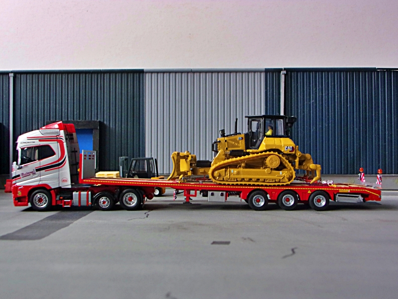 Volvo Fh 6x2 CAT D5-2.jpg