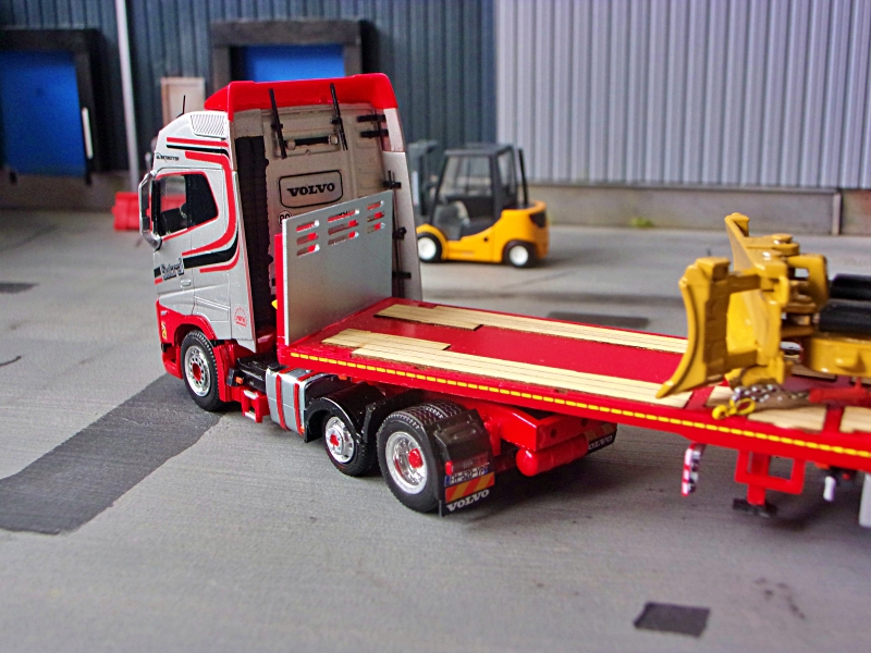 Volvo FH 6x2 CAT D5-4.jpg