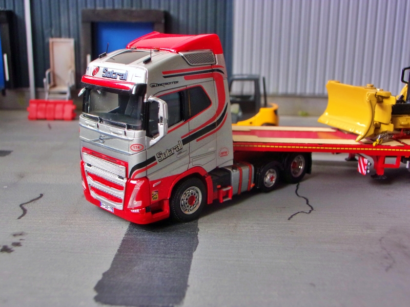 Volvo FH 6x2 CAT D5-5.jpg