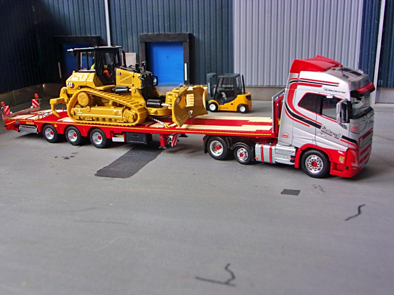 Volvo FH 6x2 CAT  D5-6.jpg