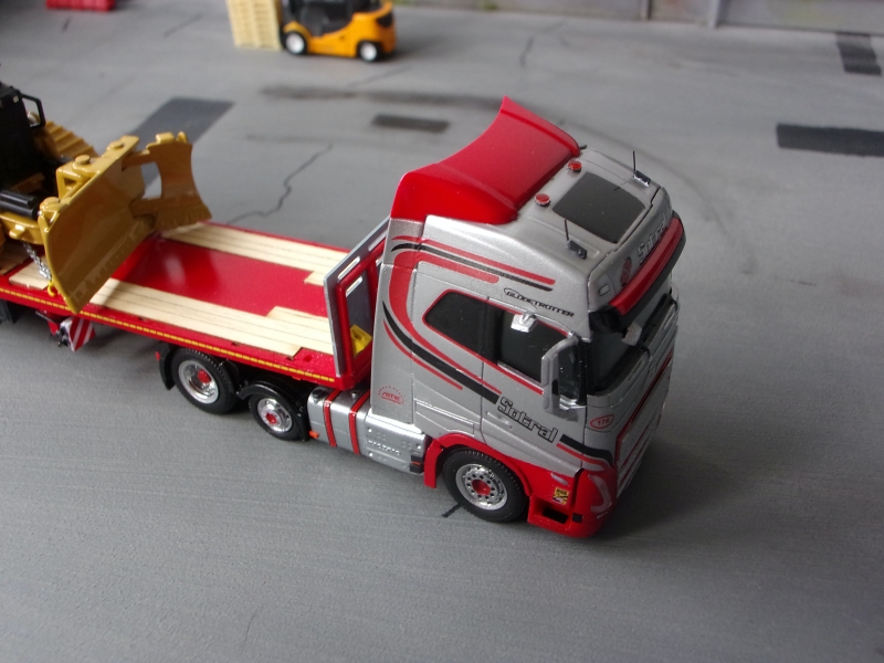 Volvo FH 6x2 D5 CAT-1.jpg