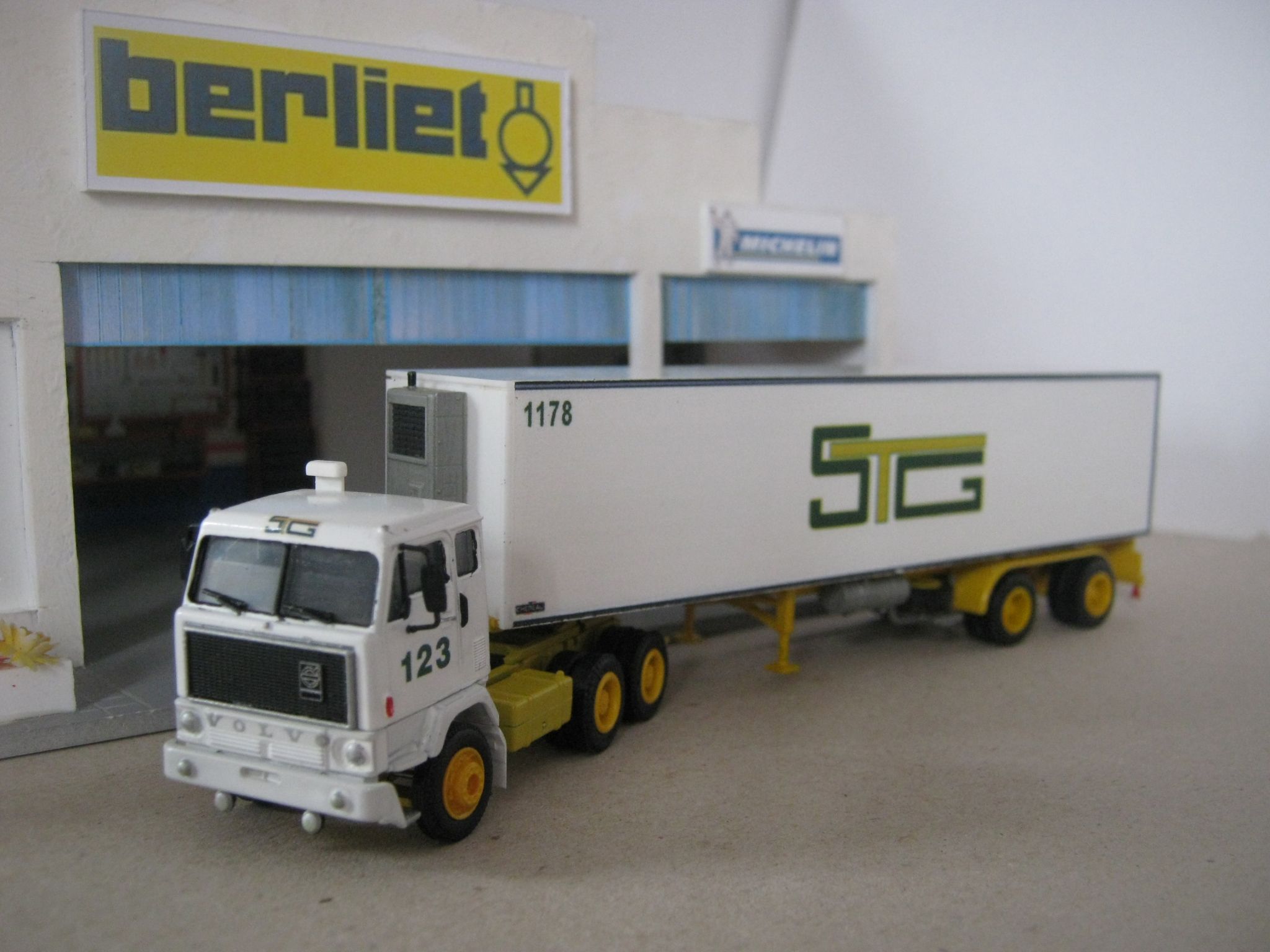 F89 123.JPG