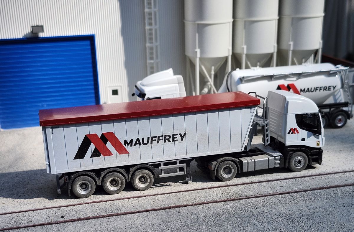 Stralis_Benne_Mauffrey2_Web.jpg
