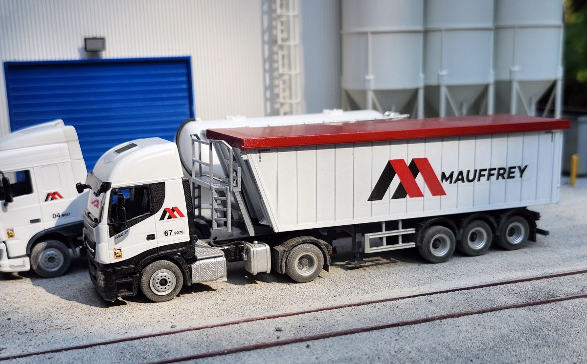 Stralis_Benne_Mauffrey3_Web.jpg