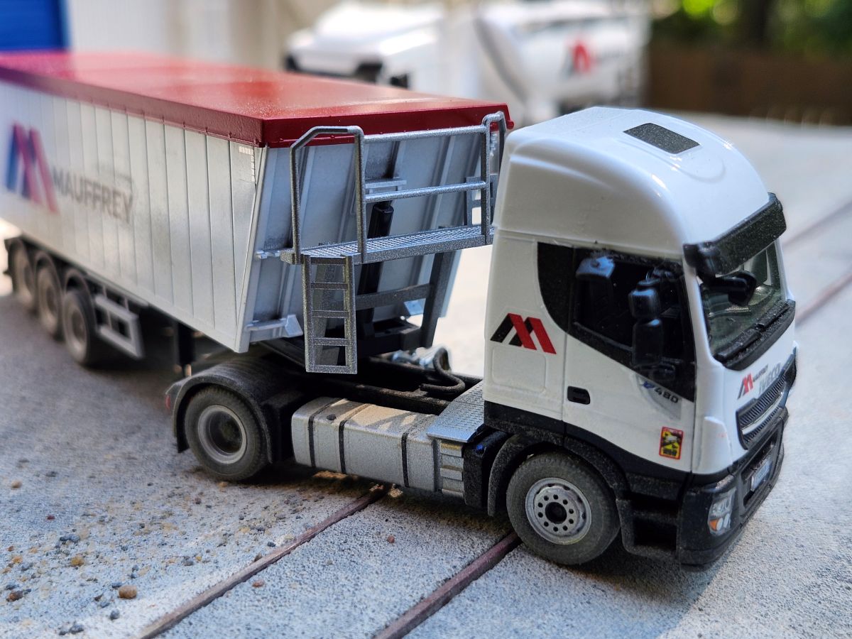Stralis_Benne_Mauffrey4_Web.jpg