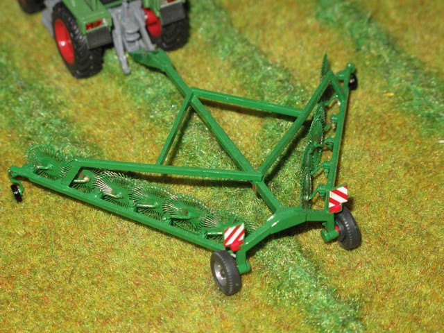 John Deere andaineur WR 12                       .JPG
