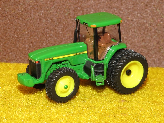 John Deere 8200                      .JPG