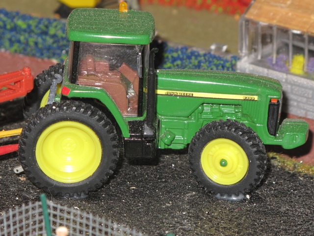 John Deere 8300 (2).JPG