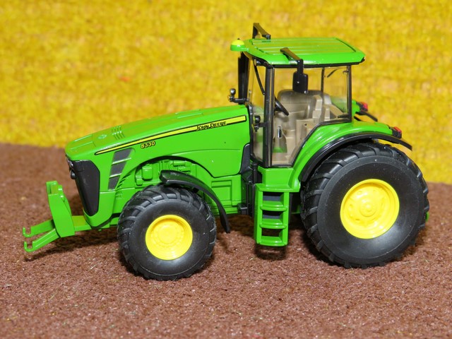 John Deere 8330                   .JPG