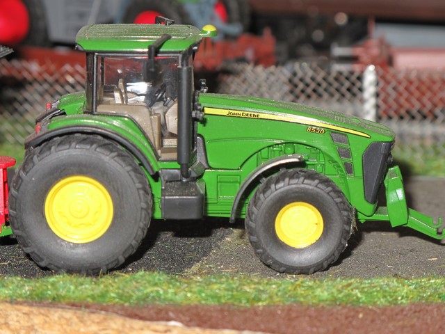 John Deere 8530 avec relevage avant                 .JPG