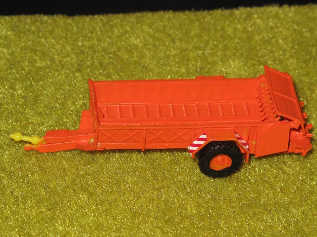 Agrostroj-pelhrimov épandeur RUR-5.JPG
