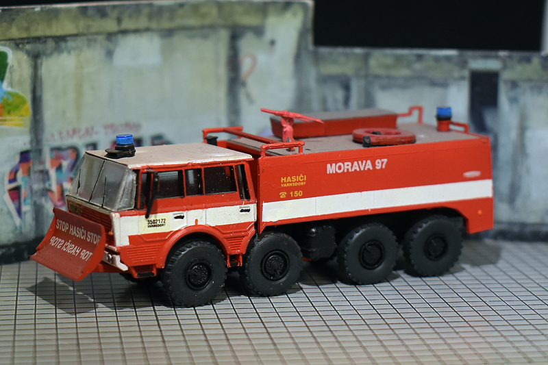 Tatra 813