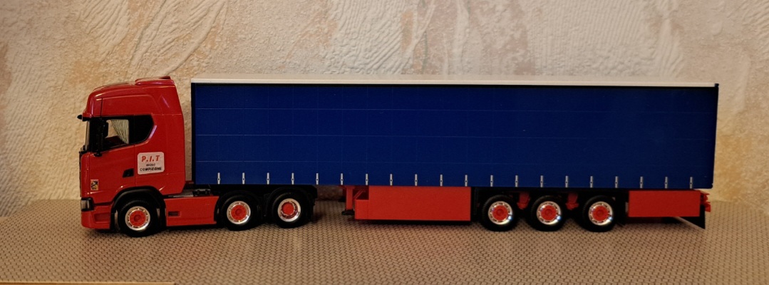 SCANIA 560 S en 6X2 .