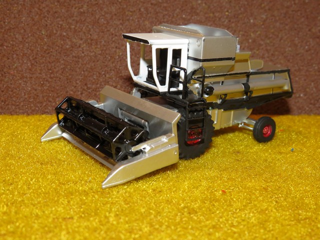 Gleaner moissonneuse batteuse M2      .JPG
