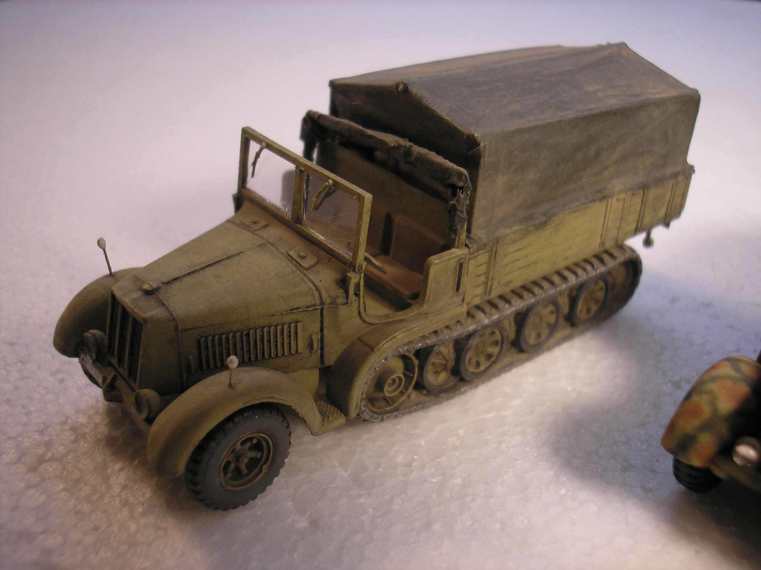 ROCO SdKfz. 7  Artillery Tractor Late Version.