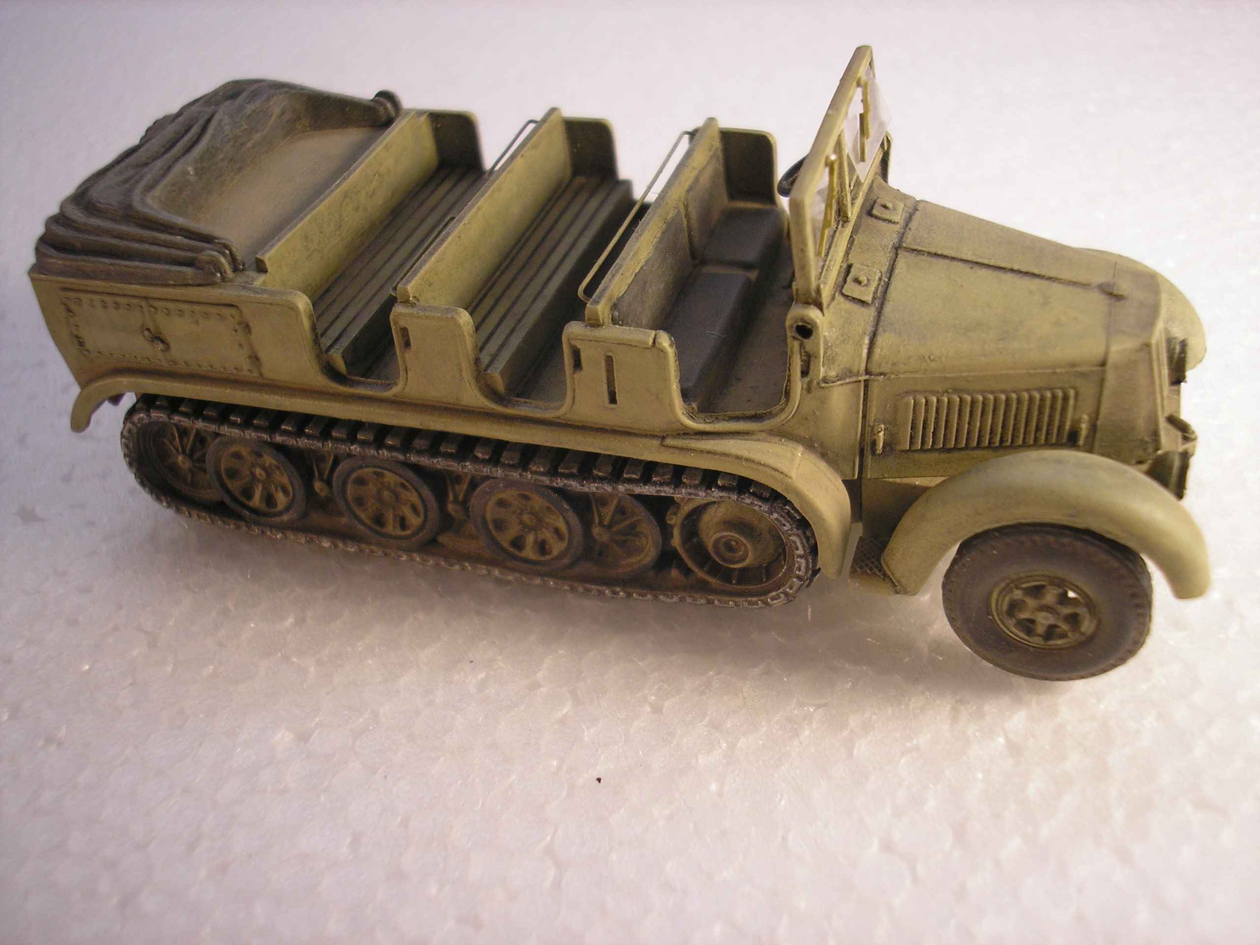 ROCO SdKfz. 7 Artillery Tractor Mid. Production Version
