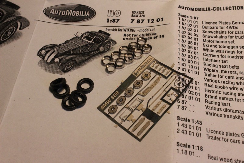 le kit automobilia. Qu'est ce que c'est petit . . . . . .