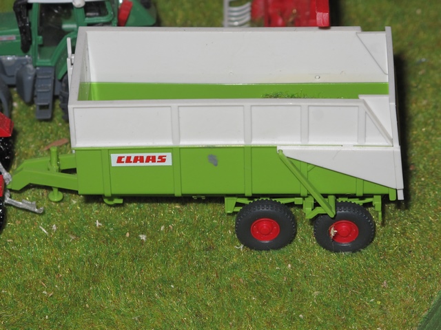 Claas remorque ensilage             .JPG
