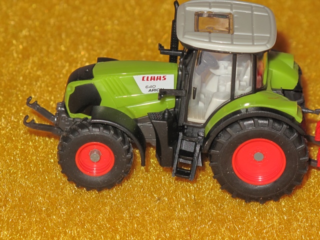 Claas Arion 640                    .JPG