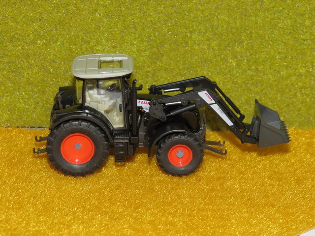 Claas Arion 640 avec chargeur   .JPG