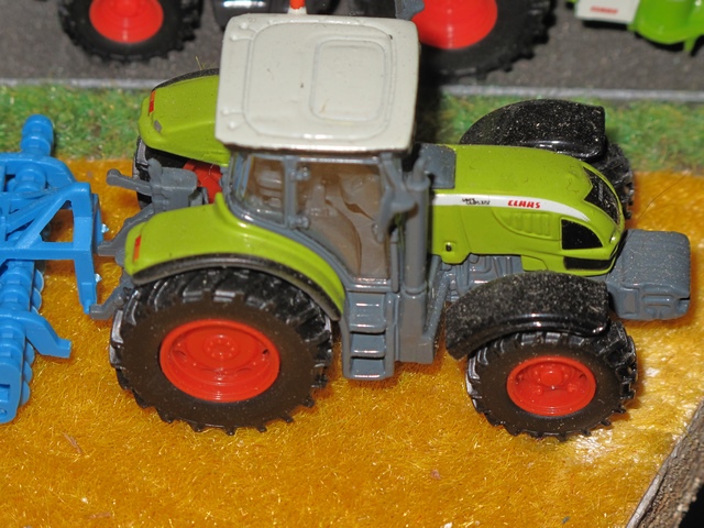 Claas AXION 820                     .JPG