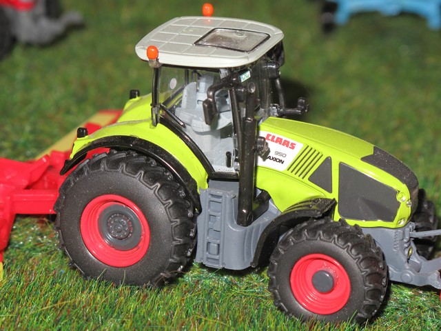Claas Axion 950                     .JPG