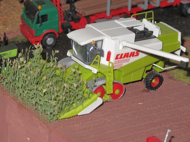 Claas moissonneuse- batteuse Lexion 480                    .JPG