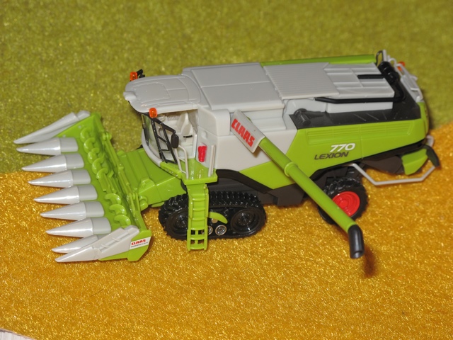 Claas moissonneuse- batteuse Lexion 770 TT                .JPG