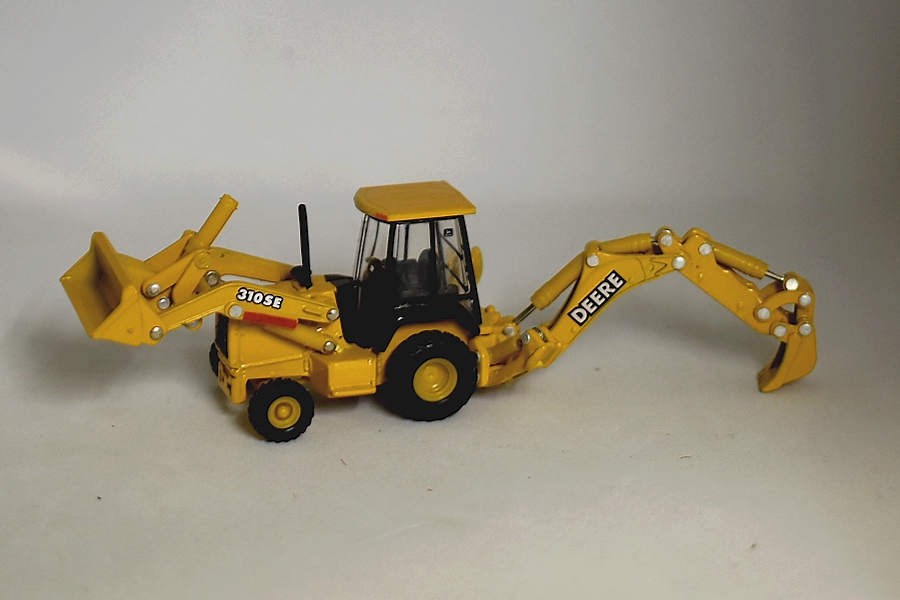 John Deere avec pelle arrière