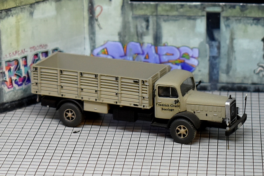 Modèle avec cabine en acier