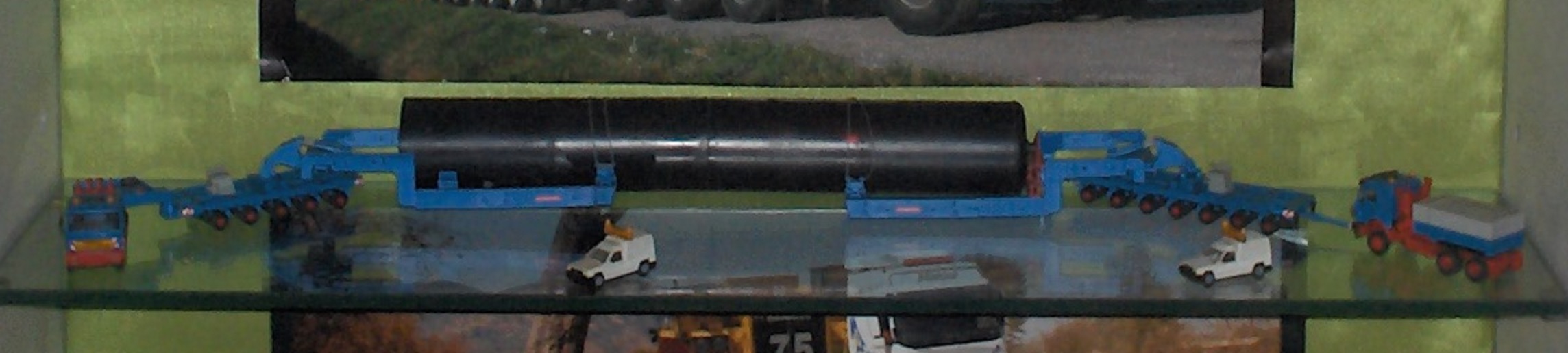 vitrine de maquettes 012.jpg