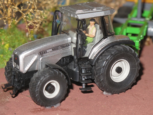 Massey ferguson 8280 gris.JPG