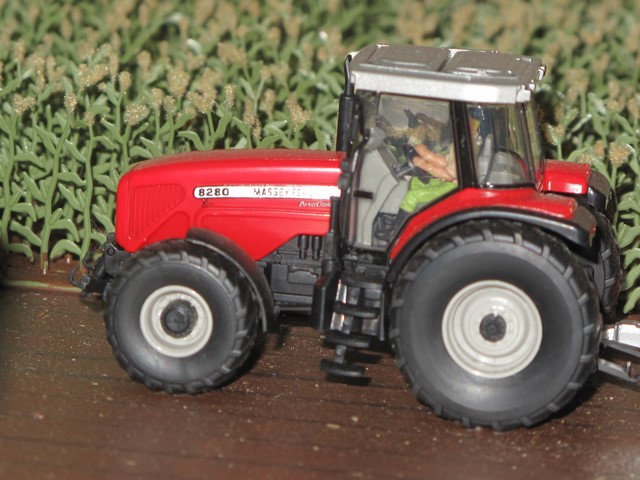 Massey Ferguson 8280..JPG