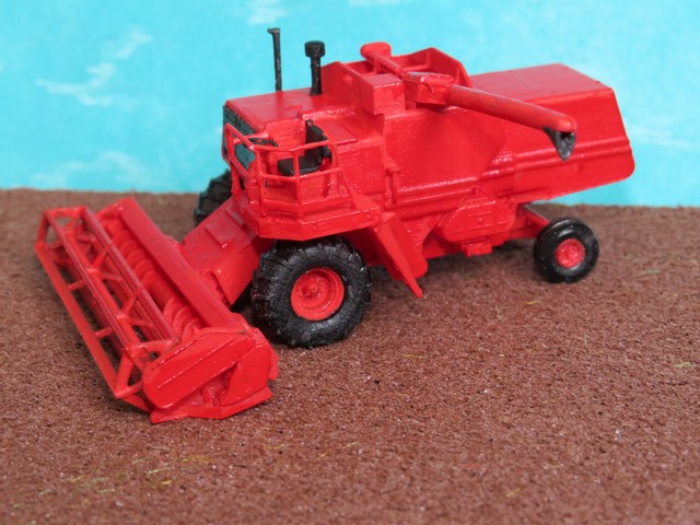 Massey Ferguson moissonneuse batteuse 760               .JPG