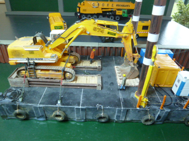 Liebherr 974 sur ponton