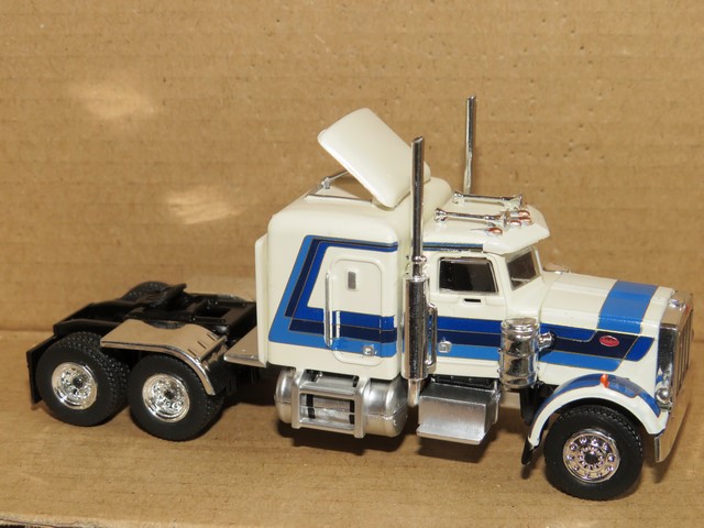 Peterbilt 359                 .JPG
